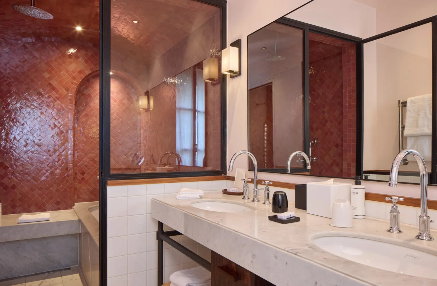 Zellige terracota en baño, Le Roch Hôtel & Spa, París