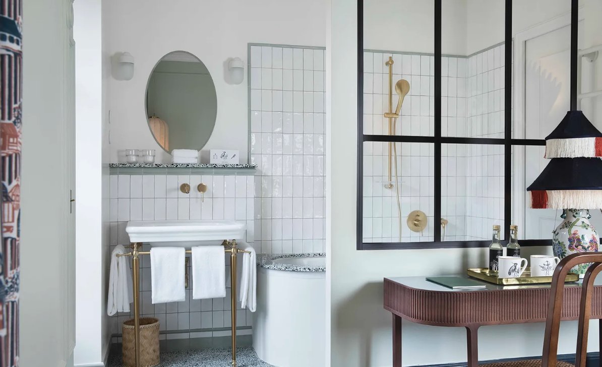 Zellige blanco en baño de suite, Hôtel Monte Cristo, París